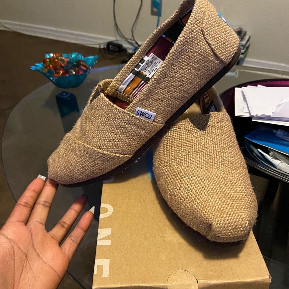 Toms